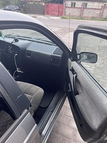 Volkswagen Passat: 1988 г., 1.8 л, Механика, Газ, Универсал — 5