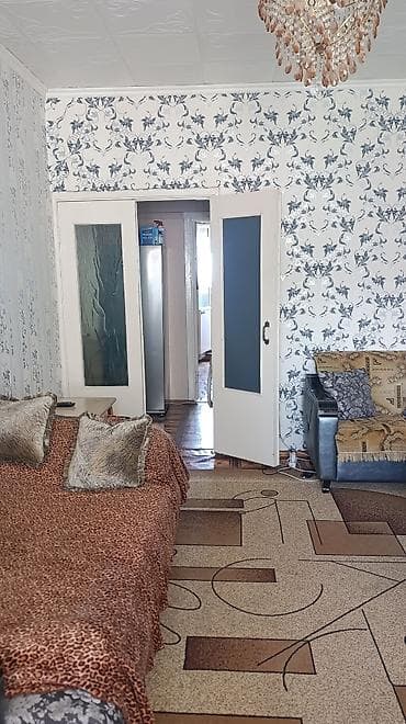 продаю квартиру 12 мкр: 2 комнаты, 53 м², 106 серия, 6 этаж, Старый ремонт — 5