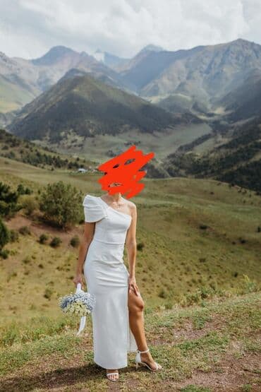 свадебные платья больших размеров: Свадебное платье, M, С разрезом, Новый — 1