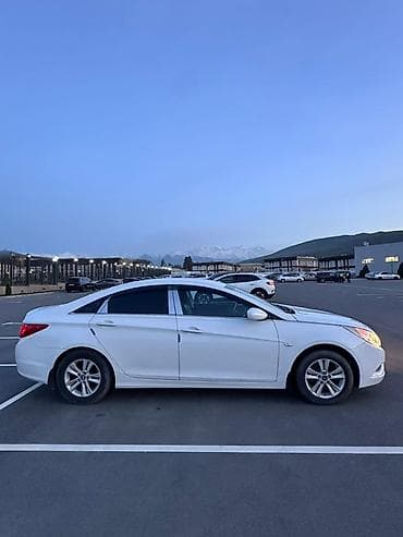 күзгү: Hyundai Sonata: 2010 г., Автомат, Бензин, Седан — 4