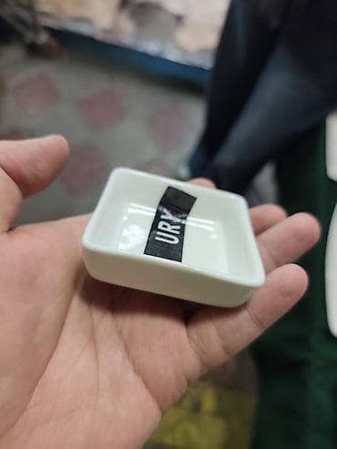 lunch box: Миниатюрная квадратная соусница/розетка из белой керамики. - Форма — 2