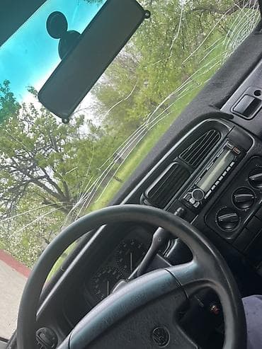 венио: Volkswagen Vento: 1992 г., 1.8 л, Седан — 6