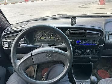 кок талаа: Volkswagen Vento: 1992 г., 1.8 л, Кол менен иштөөчү, Бензин, Седан — 9