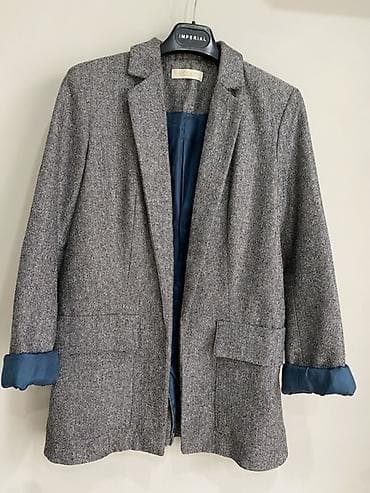 жилетка юникло: Женский набор верхней одежды и жилетов Состав лота (6 предметов): - — 3