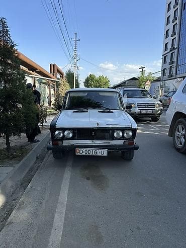 спойлер на ауди 100: Автомобиль седан классического типа (4 двери), белый кузов с черным — 6