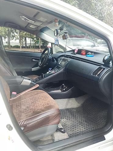 byd e1: Toyota Prius: 2012 г., 1.8 л, Вариатор, Гибрид, Хэтчбэк — 3