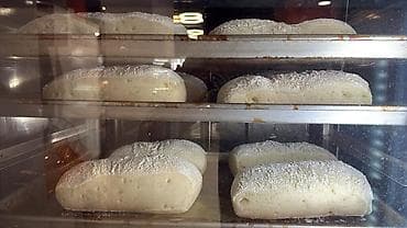 пэт бутыль: Ищу помещение под пекарню! Свежая выпечка — пышные белые — 1