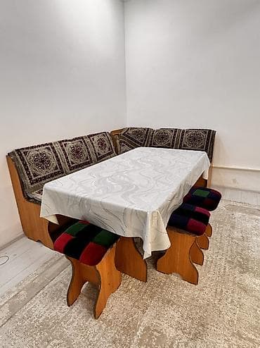 уголок цена 2000: Продается кухонный уголок б/у, состояние нормальное. В комплекте — 3