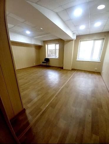 Аренда офисов, 30 м², В жилом комплексе, 1 линия
