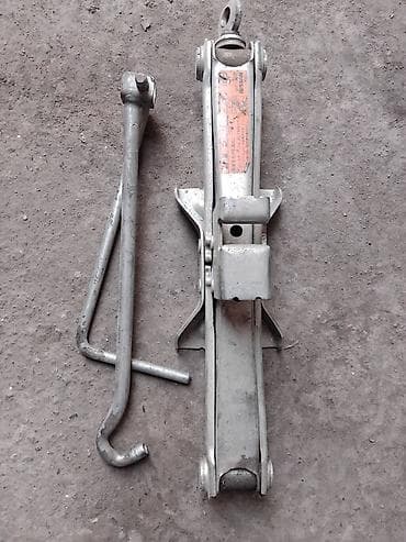 домкрат на авто: Домкрат винтовой (ромбический) с ручкой от ниссан 2 тон оригинал - — 1