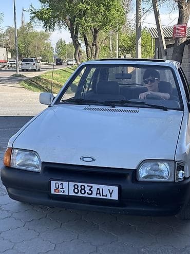 mercedes e200: Ford Escort: 1988 г., 1.4 л, Ручные, Бензин, Хэтчбэк — 5