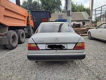 противен: Mercedes-Benz W124: 1993 г., 2.2 л, Механика, Бензин, Седан — 4