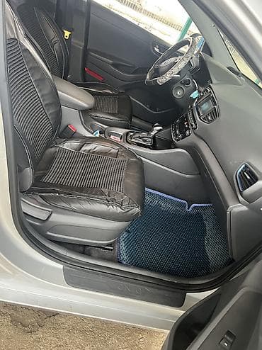 subaru legacy 2018: Hyundai Ioniq: 2018 г., 1.6 л, Гибрид — 9