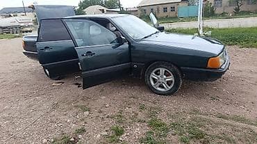Унаа: Audi 100: 1987 г., 2.3 л, Кол менен иштөөчү, Бензин, Седан — 4