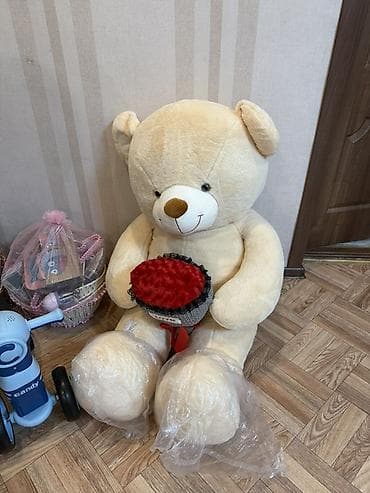 дойки ко: Большой плюшевый медведь бежевого цвета. - Рост примерно 120–140 см — 1
