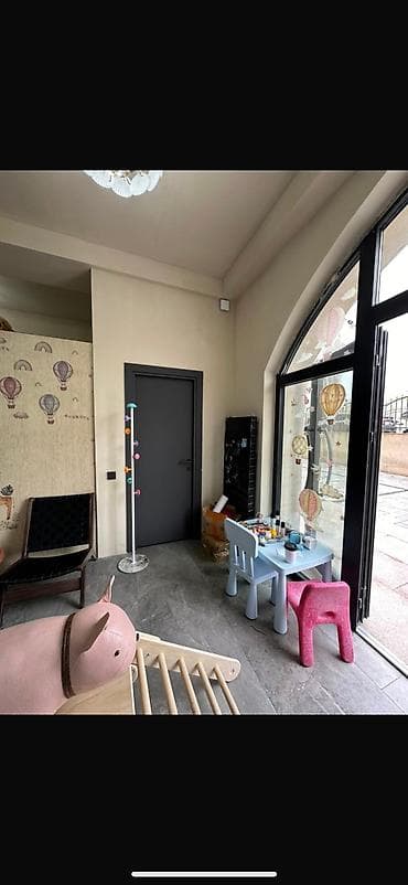 флоренция: Магазин, В жилом доме, 38 м² Действующий, Без оборудования, С ремонтом, Вода, Канализация, Отопление, Отдельный вход, 1 линия — 3