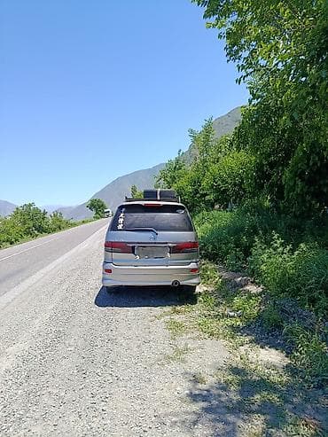 Toyota Estima: 2004 г., Минивэн