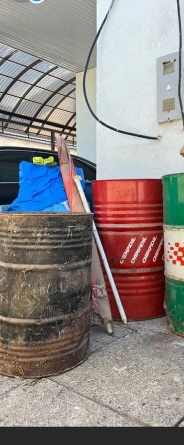 Продаю бочку, большая по 1000 сом, маленькая 500. всего 2 штуки, без