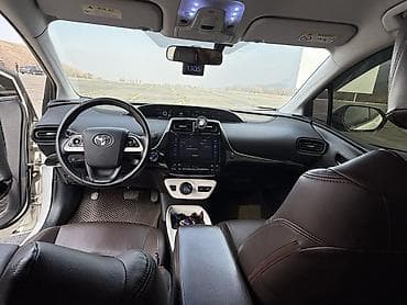 toyota prius 2016: Toyota Prius: 2016 г., 1.8 л, Вариатор, Гибрид, Лифтбек — 10