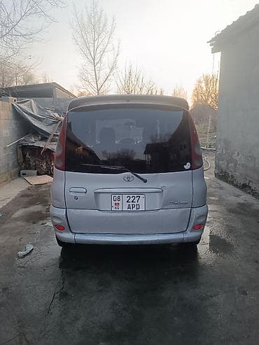 кыргыз кийимдер: Минивэн/компактвэн с трансформируемым салоном и большим багажным — 7