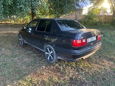 Продажа авто: Volkswagen Vento: 1994 г., Механика, Седан — 4