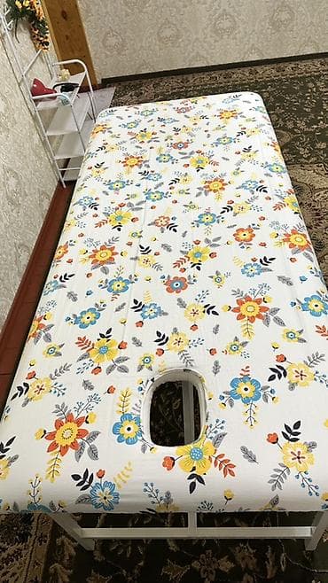 Простыня на резинке /чехол на массажный стол с отверстием для лица. - at lalafo.kg Простыня на резинке /чехол на массажный стол с отверстием для лица. -