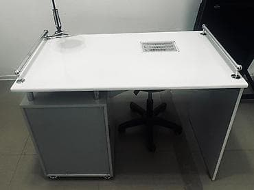 Контейнеры: Маникюрный стол с вытяжкой + рабочее оснащение салона Комплектация: - — 2