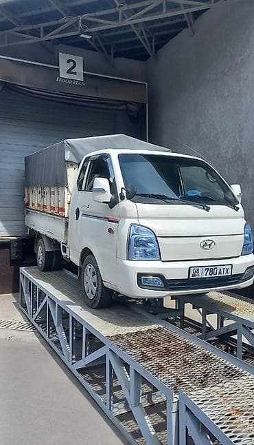 b class: Hyundai Porter II тентованный бортовой малотоннажник. - Двигатель — 1