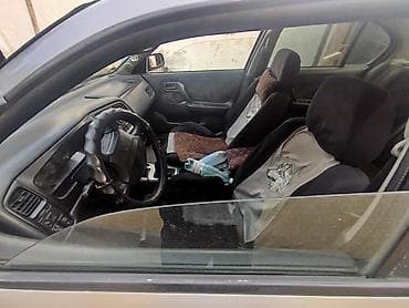 Унаа сатуу: Nissan Primera: 1998 г., 2 л, Кол менен иштөөчү, Седан — 4