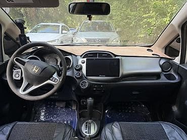 Продажа авто: Honda Fit: 2012 г., 1.5 л, Автомат, Бензин, Хэтчбэк — 3
