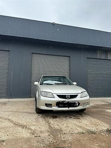 Унаа: Mazda 323: 2002 г., 1.6 л, Кол менен иштөөчү, Бензин, Седан — 9