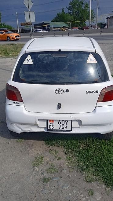 Транспорт: Toyota Yaris: 2000 г., 1 л, Механика, Бензин, Хэтчбэк — 2