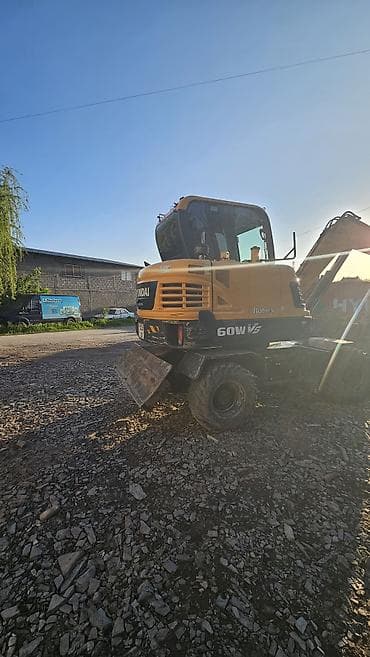 yan up: Экскаватор, Hyundai, Колесный — 4