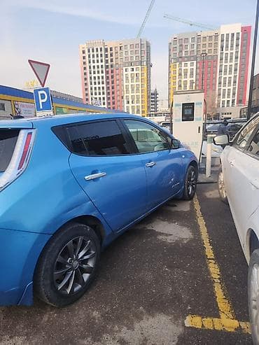 барта: Nissan Leaf: 2012 г., Автомат, Электромобиль, Хэтчбэк — 4
