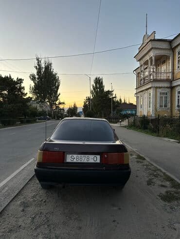 дом на обмен: Audi 80: 1989 г., 1.8 л, Механика, Бензин, Седан — 4