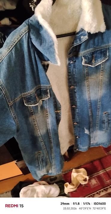 Джинсовая куртка на подкладке из искусственного меха (шерпа). -