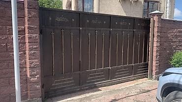 Откатные ворота: Раздвижные ворота с интегрированной калиткой, выполненные из металла в — 1