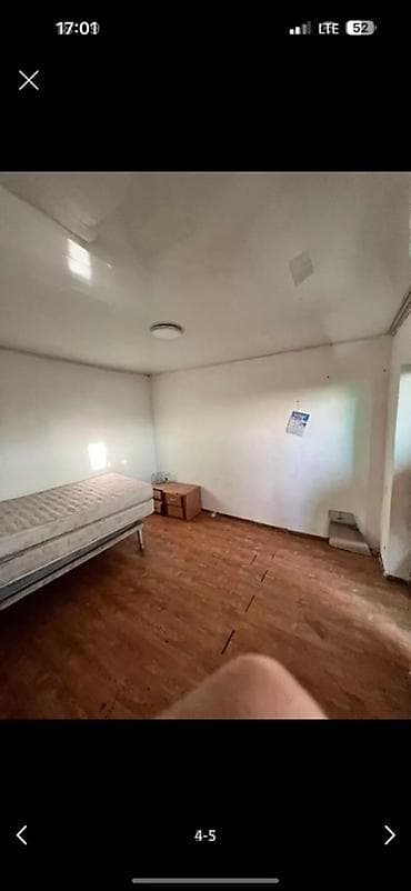 Сдаётся отдельная комната в одноэтажном блоке. - Отдельный вход через