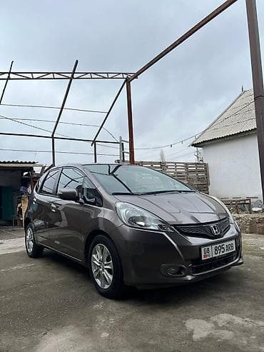 camry xle: Honda Fit: 2012 г., 1.4 л, Автомат, Бензин, Хэтчбэк — 1