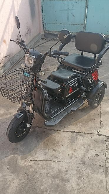 электрокар взрослый: Электрический трёхколёсный скутер (трицикл) с двумя рядами сидений. 48 — 4