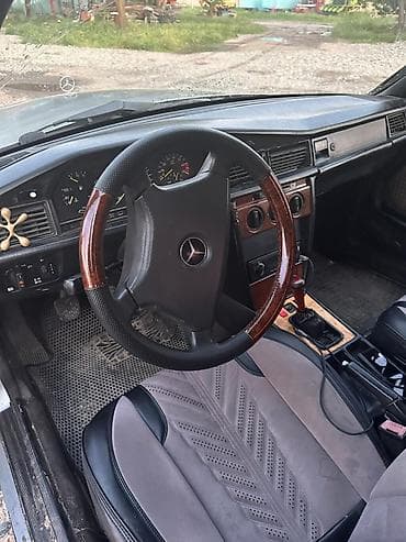 мерседес муссо: Mercedes-Benz 190: 1991 г., 1.8 л, Механика, Бензин, Седан — 4
