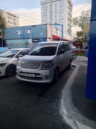 Toyota Noah: 2003 г., 2 л, Автомат, Бензин, Минивэн