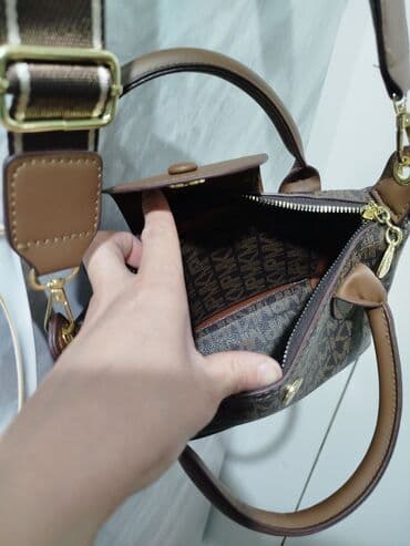 жилет сумка: Три- за 1300 сом Женский комплект в кофейном оттенке: кардиган, жилет — 5