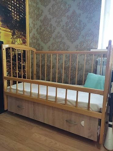 Детская мебель: кроватка + стульчик для кормления В идеальном