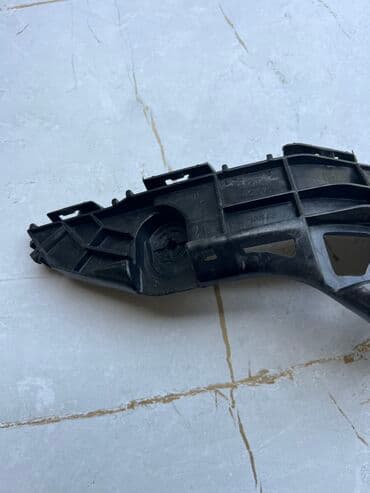 подкрыльник на ист: Крепление крыла Переднее правое Toyota, 2018 г., Б/у, Аналог — 4