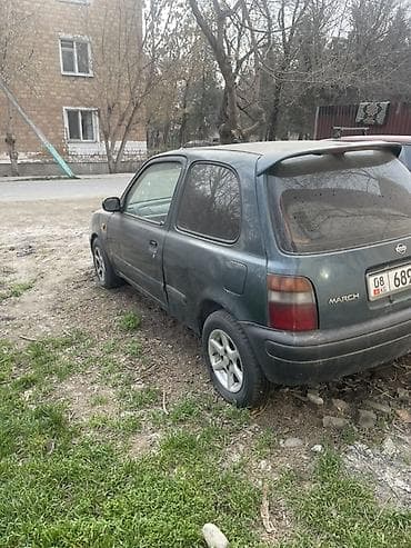 subaru outback 2008: Nissan March: 2000 г., Хэтчбэк — 3