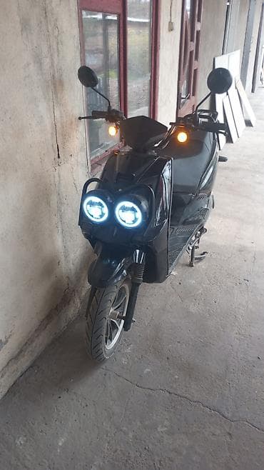 Скутер 50–150 см³ (китайского семейства “дикий”/off-road style)