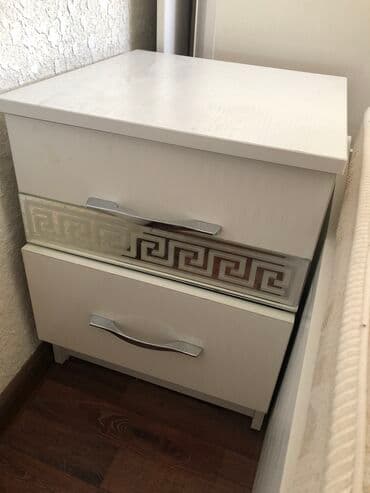 мебель versace: Продаю зеркало с комодом пуфиком, состояние отличное 9,5/10. Механизмы — 3