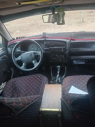 super soko: Volkswagen Vento: 1993 г., 1.8 л, Механика, Газ, Седан — 5