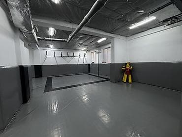 боксерский зал: Продаётся действующий спортивный зал по адресу: ул. Исакиева, 18/17 — 2